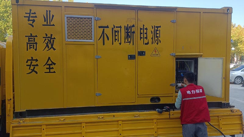 中江柴油发电机组和UPS电源配合使用时，如何避免切换过程中的电力中断？